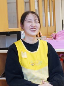 子どもたちの「できた！」が原動力。新卒保育士が目指す、頼られ、共に育ち合う「にじいろ保育園」の温かい輪