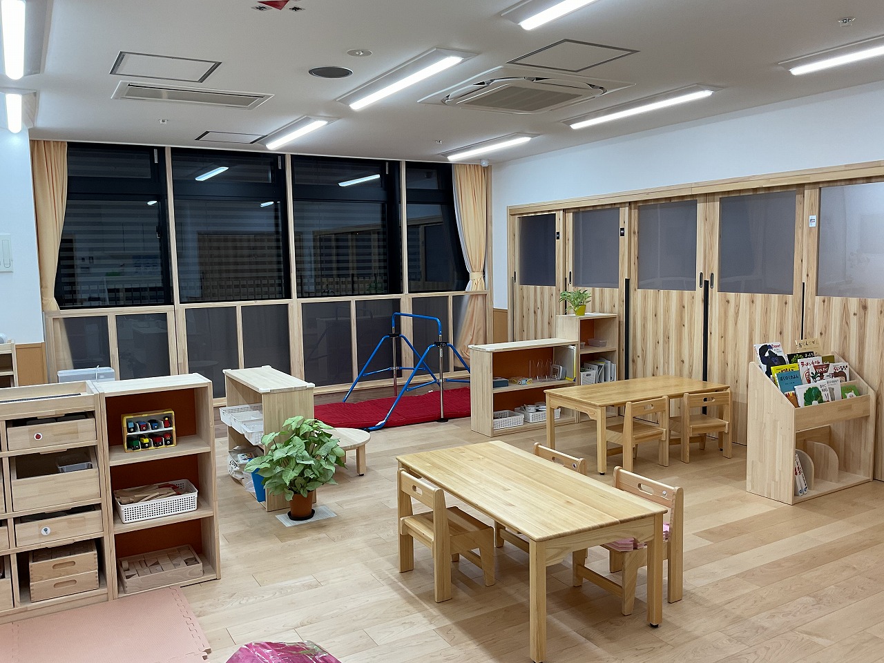 に じ いろ 保育園