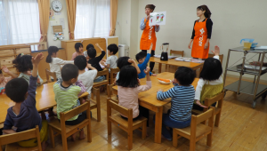 「世界食料デー」に子どもたちの好きなものを増やし、 楽しく食べられる食育イベントを実施 ～伊藤園の野菜・果実マイスター※1による野菜シルエットクイズや実食で学ぶ～