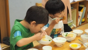 2050年の食料問題を見つめ“次世代の食”について考える食育イベント！「子どもと一緒に考える“未来の給食”とは」実施 ～子どもの自由な発想から生まれた“未来の給食”のお絵描きや植物由来食品の給食実食で理解を深める～