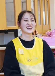 子どもたちの「できた！」が原動力。新卒保育士が目指す、頼られ、共に育ち合う「にじいろ保育園」の温かい輪